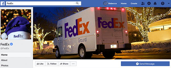 Αυτό είναι ένα στιγμιότυπο οθόνης της σελίδας FedEx Facebook. Για τις διακοπές, η εικόνα προφίλ είναι ένα μοβ καπέλο Santa με το FedEx τυπωμένο στη λευκή μπάντα. Η φωτογραφία εξωφύλλου είναι ένα φορτηγό FedEx που οδηγεί σπίτια διακοσμημένα με φώτα.