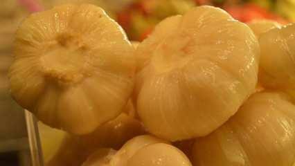 Συνταγή για τουρσί σκόρδου που κάνει καλό στο ανοσοποιητικό! Πώς να φτιάξετε το πιο εύκολο τουρσί σκόρδο στο σπίτι;