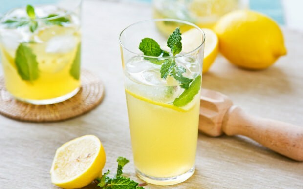 Τι συμβαίνει εάν πίνουμε τακτικό χυμό λεμονιού;