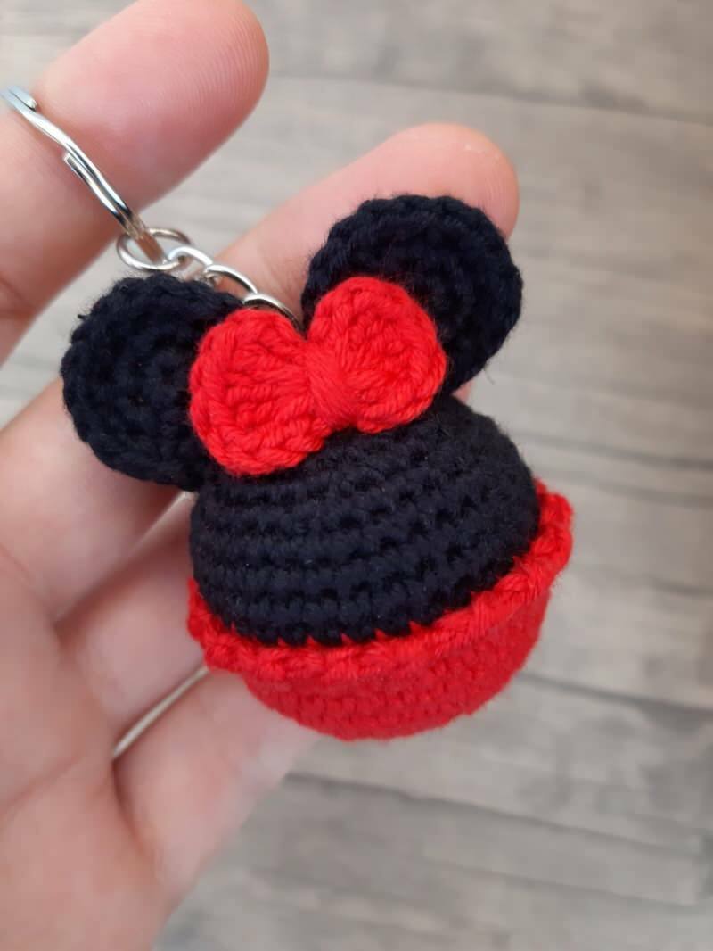 Πώς να φτιάξετε μπρελόκ Amigurumi Mickey Mouse; Λεπτομερής κατασκευή μπρελόκ Mickey minnie