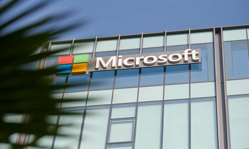 Οι υπάλληλοι του OpenAI απειλούν να φύγουν μαζικά για τη Microsoft