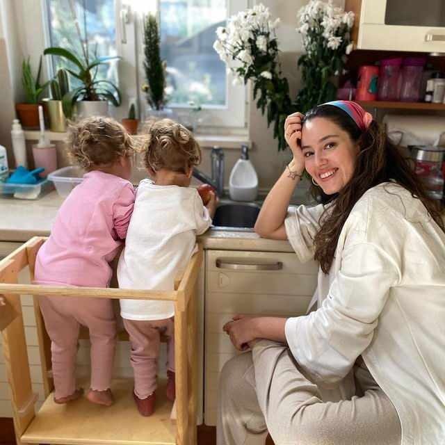 Μια κοινή χρήση από τη δίδυμη μητέρα της Pelin Akil που σε κάνει να χαμογελάς με τα παιδιά της!