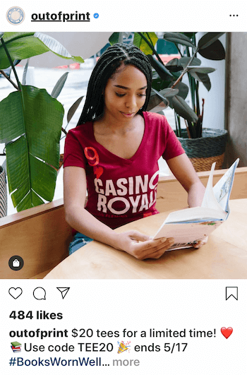Επαγγελματική ανάρτηση Instagram με άτομο που φοράει προϊόν