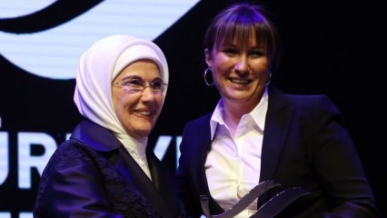 Πρώτη κυρία Ερντογάν: Το πνεύμα των γυναικών είναι ενέργεια