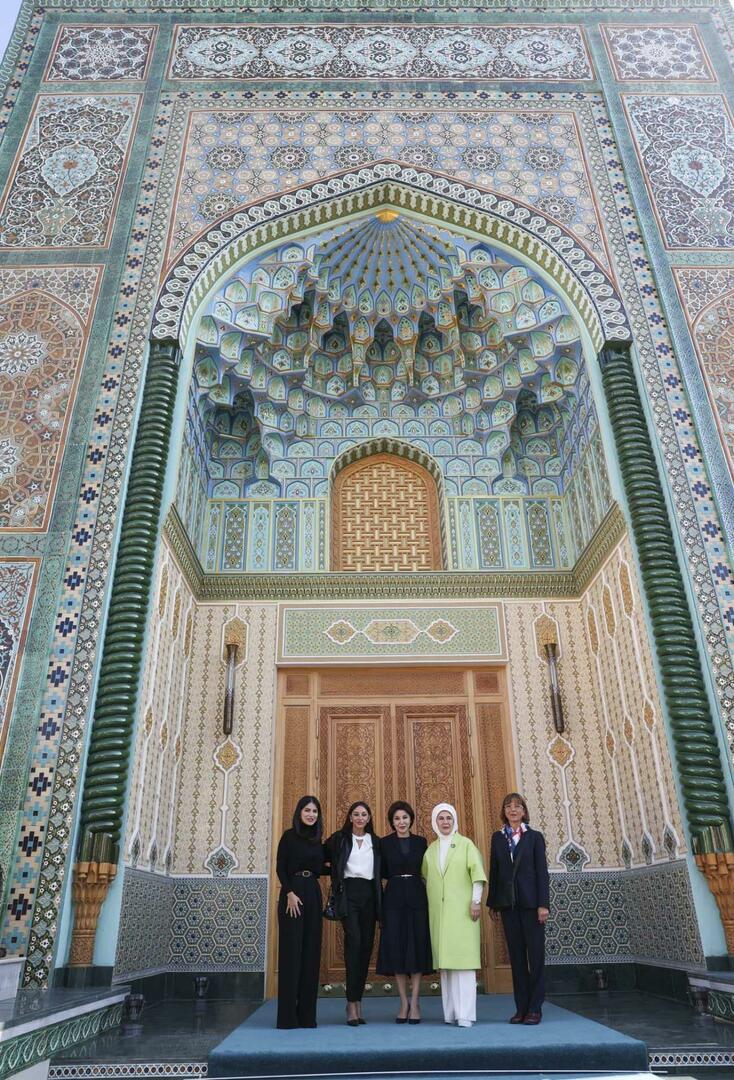 Η Εμινέ Ερντογάν μοιράστηκε την επίσκεψή της στο Ουζμπεκιστάν