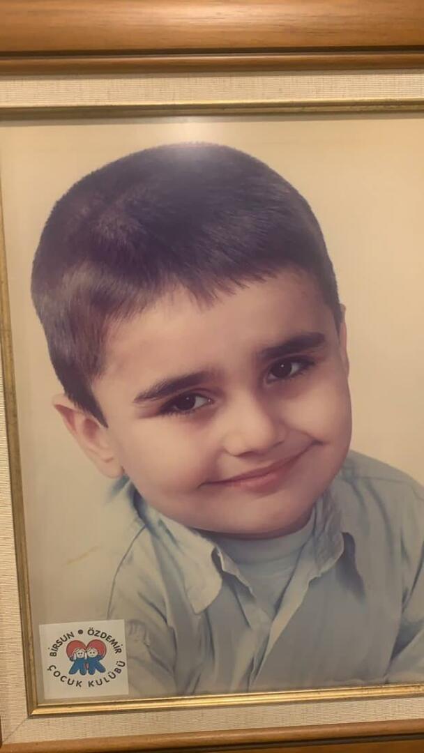 Φωτογραφία παιδικής ηλικίας του CZN του Burak Özdemir 