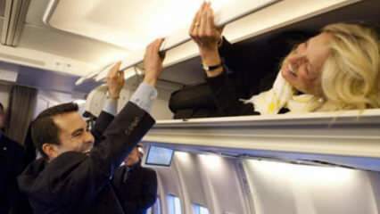 1 Απριλίου αστείο από τον Τζιλ Μπάιντεν σε δημοσιογράφους στο αεροπλάνο!