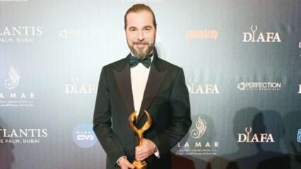 Ο Engin Altan Düzyatan έλαβε το πιο διάσημο βραβείο της Μέσης Ανατολής!
