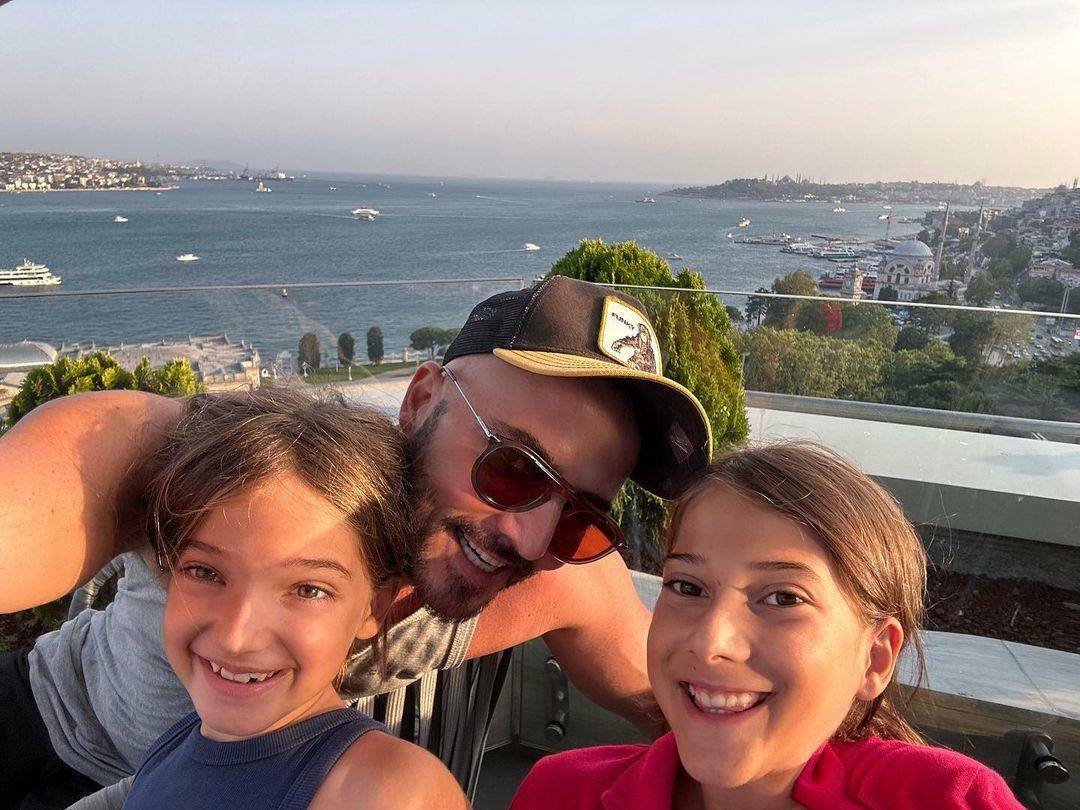 Ο Gökhan Özen απέκτησε τις κόρες του μετά από χρόνια! Ήταν ευτυχώς χωρισμένος