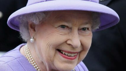 Η βασίλισσα Ελισάβετ έφυγε από το παλάτι για φόβο για τον ιό της κορώνας! Προβολή για πρώτη φορά μετά από 72 ημέρες