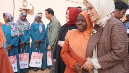 Η Esra Albayrak συμμετέχει στην επισιτιστική βοήθεια της TİKA προς την Μπουρκίνα Φάσο