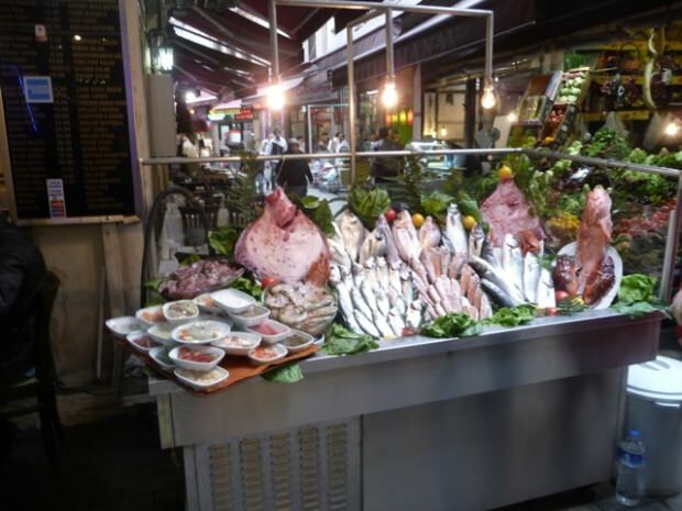 Σημεία πώλησης φρέσκων και οικονομικών ψαριών στην Κωνσταντινούπολη