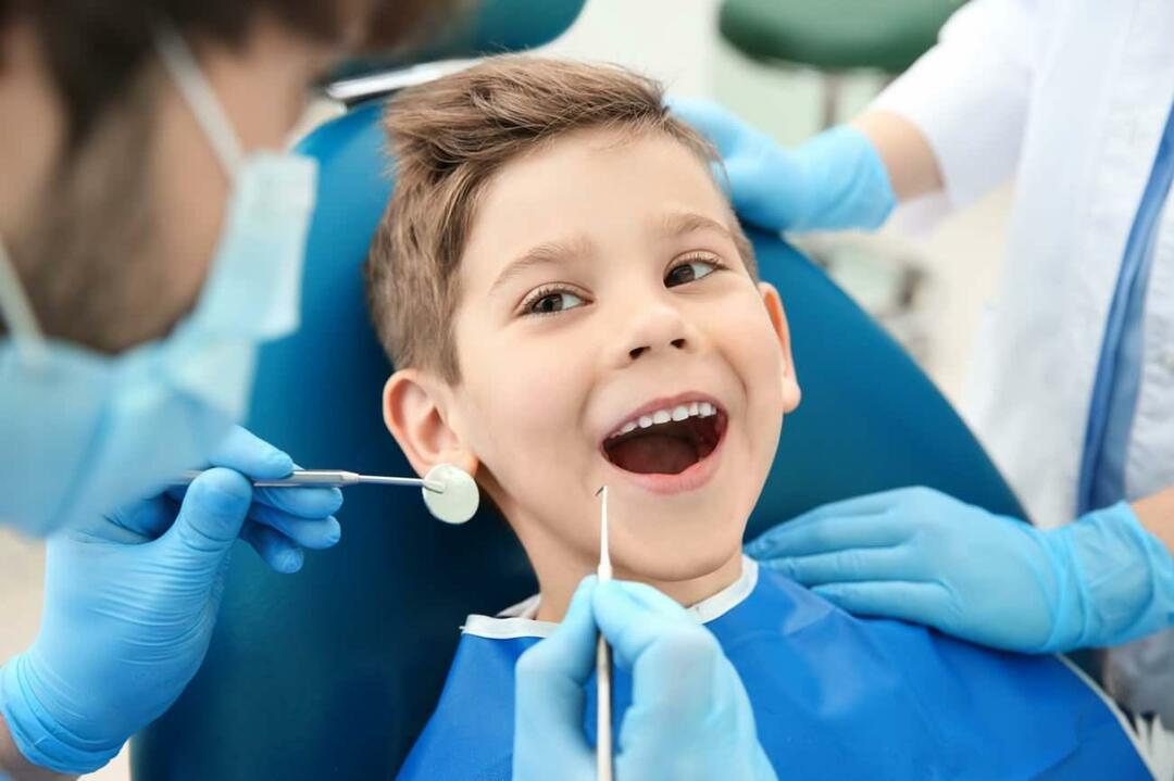 Πότε πρέπει τα παιδιά να λαμβάνουν οδοντιατρική φροντίδα;