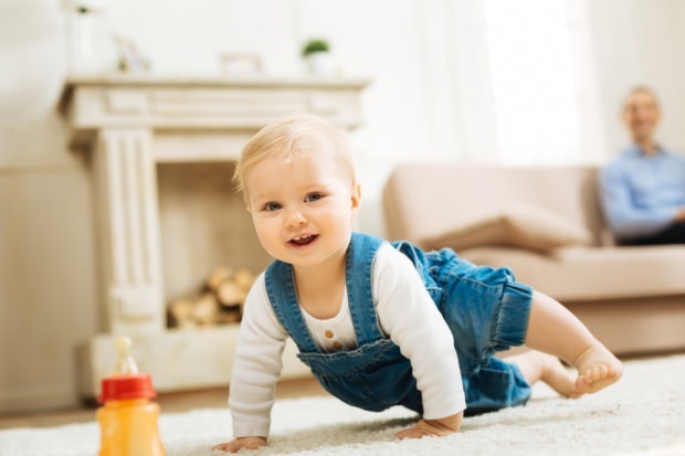 Πόσο εύκολο γίνονται τα μωρά; Γιατί τα μωρά περπατούν αργά; Σημάδια περπατήματος σε βρέφη