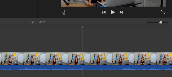 Όταν χωρίζετε το βίντεό σας σε τμήματα, βρείτε τα σημεία όπου ο ήχος μετατρέπεται σε επίπεδη γραμμή.