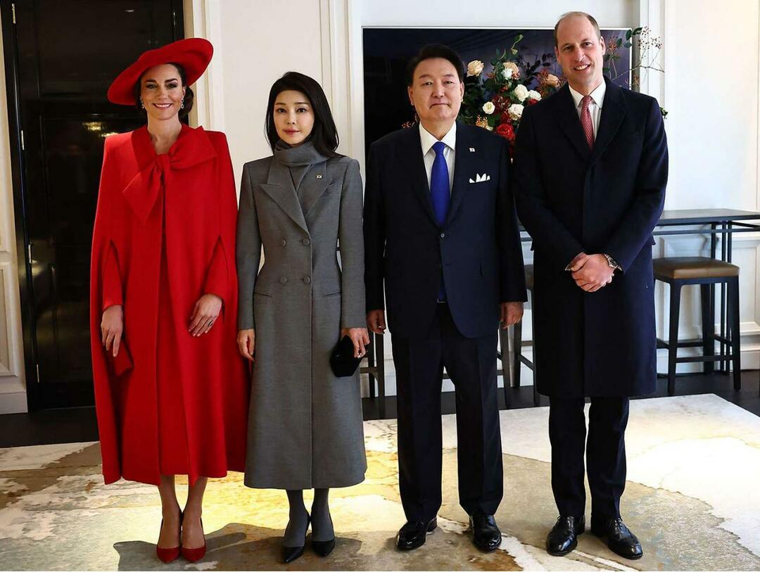 Η Κέιτ Μίντλετον και ο Πρίγκιπας Ουίλιαμ με τον Πρόεδρο της Νότιας Κορέας Γιουν Σουκ Γιολ και τη σύζυγό του Κιμ Κέον Χι