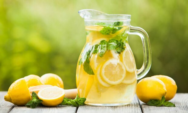 Πώς να φτιάξετε λεμονάδα στο σπίτι; Συνταγή λεμονάδας 3 λίτρων από 1 λεμόνι
