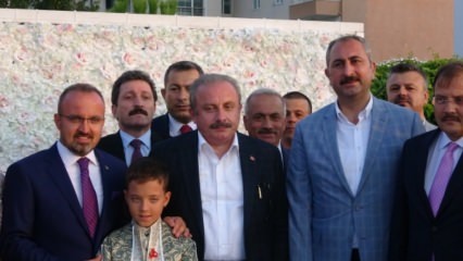 Ο πολιτικός κόσμος συναντήθηκε στην τελετή περιτομής των γιων του Αντιπροέδρου του Ομίλου ΑΚ του κόμματος AK Bülent Turan