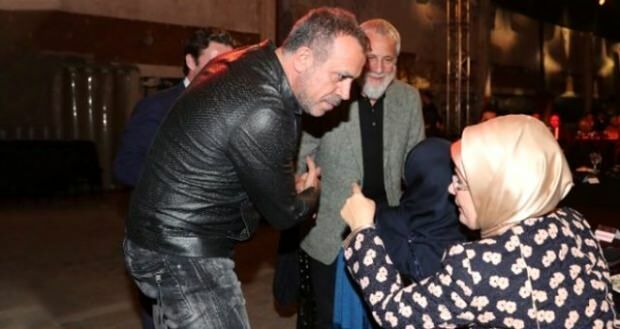 Ο Γιούσουφ προσπάθησε να μιλήσει με το Ισλάμ! Η πρώτη κυρία Emine Erdogan ήρθε στη διάθεσή της ...