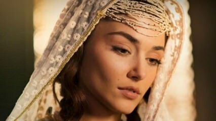 Εκπληκτικές λήψεις από τον Hande Erçel, ένας από τους ηθοποιούς της ταινίας "Mevlana" στο Mest-i Aşk!