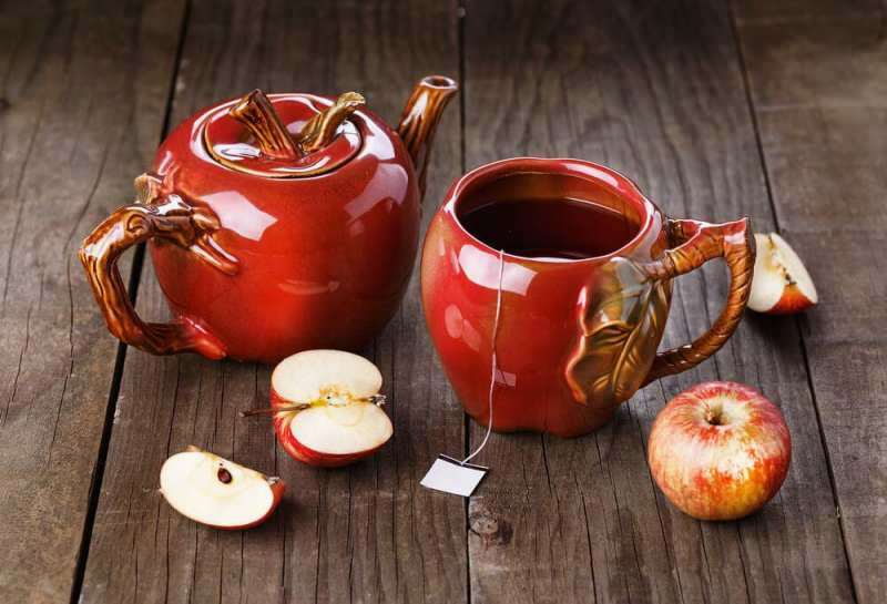 Το τσάι μήλου που φτιάχνεται από φλούδες μήλου είναι πιο ευεργετικό.
