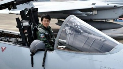 Η πρώτη γυναίκα πιλότος μαχητών!
