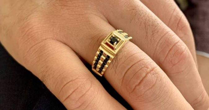 Απαγορεύεται το χρυσό δαχτυλίδι στους άντρες;