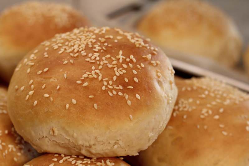 Πώς να φτιάξετε εύκολο ψωμί χάμπουργκερ στο σπίτι; Συνταγή ψωμιού χάμπουργκερ