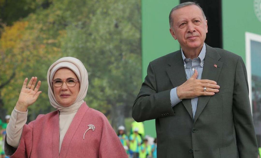 Η Emine Erdoğan ευχαρίστησε το γυμνάσιο Ayaskent İrfan Kırdar στη Σμύρνη
