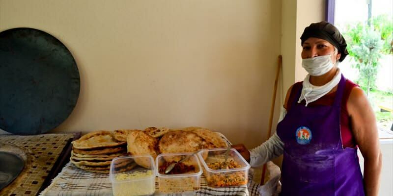 Οι γυναίκες στο Mersin συνεισφέρουν στον οικογενειακό προϋπολογισμό με τα σπίτια tandoori τους!