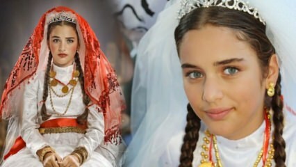 Ποιος είναι ο Çağla Şimşek, το Poison of the "Little Bride"; Ανακινεί τα κοινωνικά μέσα όπως είναι τώρα ...