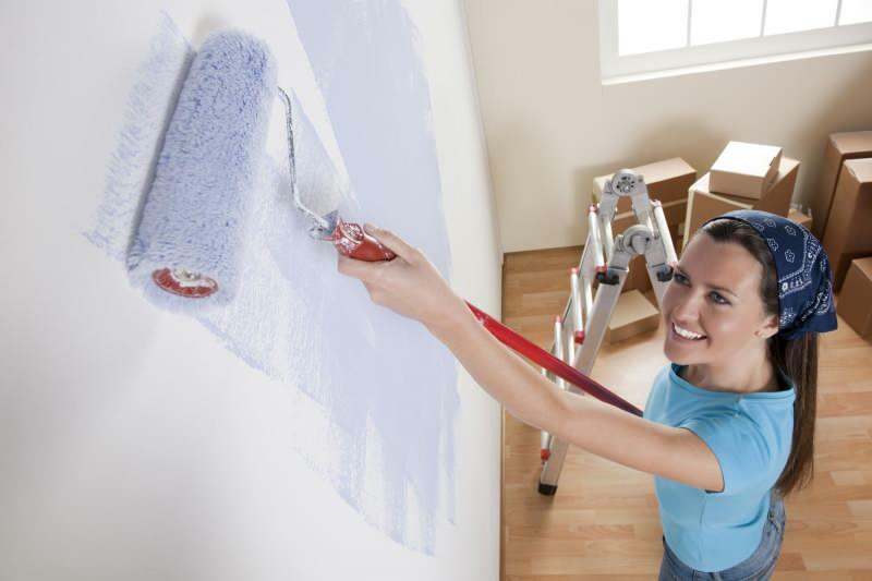 Πόσα λίτρα χρώματος χρησιμοποιούνται κατά τη ζωγραφική; Κόλπα του ασβεστίου στο σπίτι