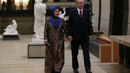 Οθωμανική λεπτομέρεια στο φόρεμα της Πρώτης Κυρίας Ερντογάν!