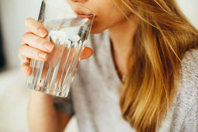 Το πόσιμο νερό θα σας κάνει να χάσετε βάρος; Πότε να πιείτε νερό; Αδυνάτισμα με νερό