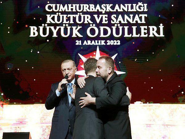 Ο Πρόεδρος Ερντογάν συμφιλίωσε τους αδελφούς Ακκόρ