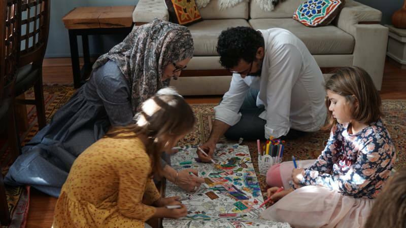 Η Μουσουλμάνη καναδική μητέρα μιλά για το Ισλάμ με τα 5 της παιδιά στα κοινωνικά μέσα