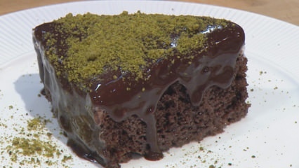 Πώς να φτιάξετε το πιο εύκολο κέικ που κλαίει; Κέικ κέικ με σάλτσα σοκολάτας σαν σφουγγάρι