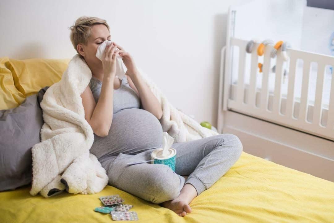 Σπιτικές θεραπείες για να προστατευθείτε από τη γρίπη κατά τη διάρκεια της εγκυμοσύνης