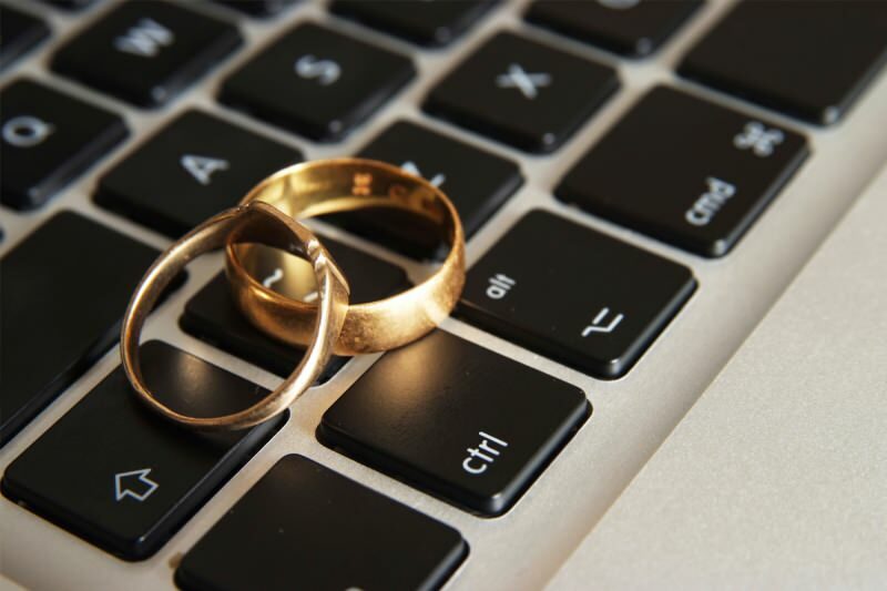 Επιτρέπεται ο γάμος στο Διαδίκτυο; Να παντρευτείτε μέσω συνάντησης στο διαδίκτυο