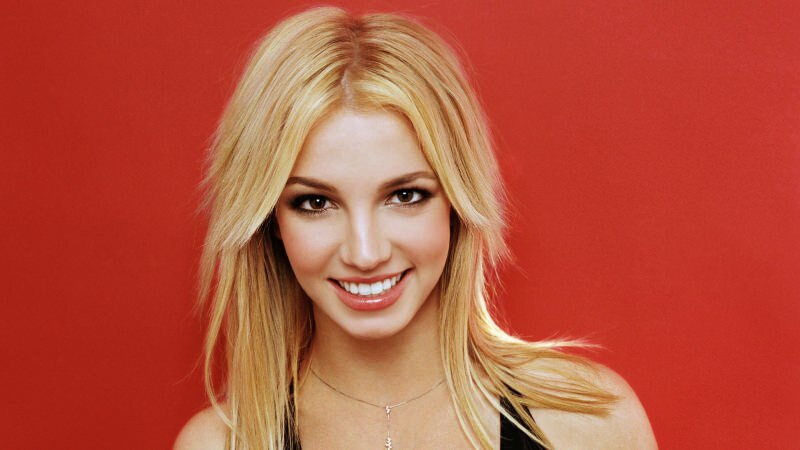 Η παγκοσμίου φήμης τραγουδίστρια Britney Spears έκαψε το σπίτι της! Ποια είναι η Britney Spears;