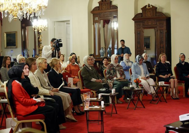 Η Πρώτη Κυρία Erdoğan συμμετείχε στη Συνέντευξη στο Dolmabahçe
