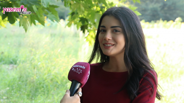 Ο Özge Yağız είπε στον Reyhan τη σειρά όρκων! Δείτε ποιος συγκρίνεται η νεαρή ηθοποιός με ...