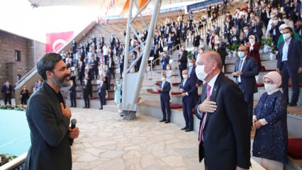Χαιρετισμοί κοινωνικής απόστασης από τον Πρόεδρο Ερντογάν και τον Ουζούρ Ισιλάκ
