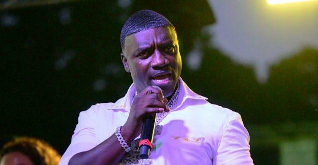 Ο Αμερικανός τραγουδιστής Akon έκανε μεταμόσχευση μαλλιών στην Τουρκία