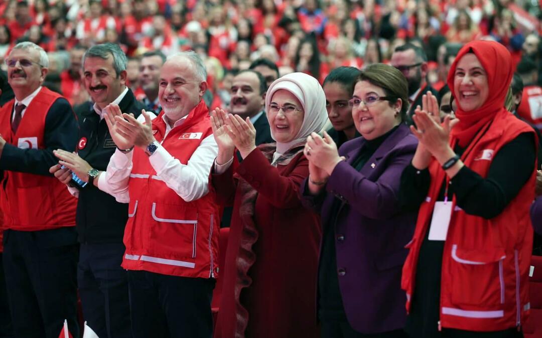 Η Εμινέ Ερντογάν μίλησε στην τελετή απονομής των διεθνών βραβείων εθελοντισμού Red Vest