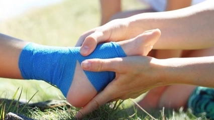 Φυσικές μέθοδοι που είναι κατάλληλες για διαστρέμματα των ποδιών