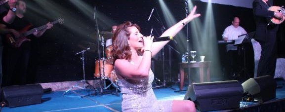 Η ελληνική τραγουδίστρια Αναστασία Καλογεροπούλου πραγματοποίησε στην ΤΔΒΚ, δήλωσε προδότη