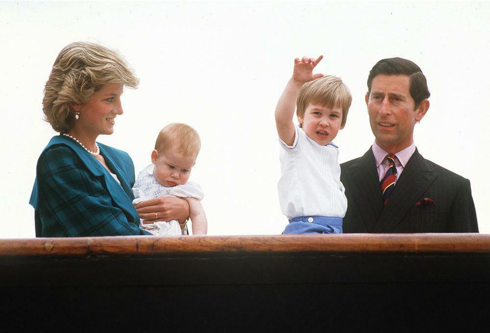 Η πριγκίπισσα Νταϊάνα, ο βασιλιάς Κάρολος Γ' και τα παιδιά τους