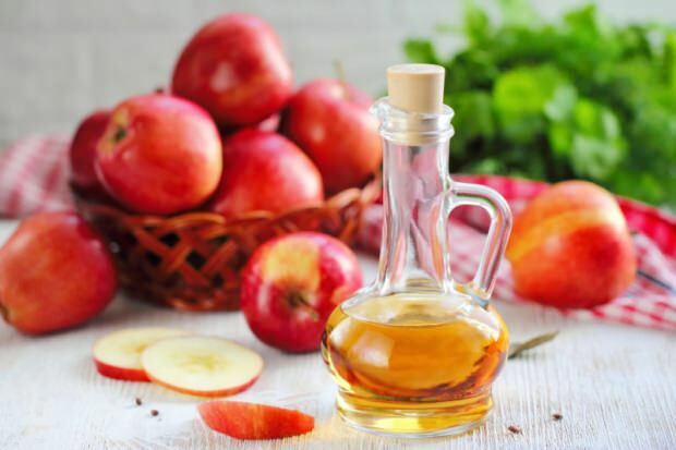 Πώς να χρησιμοποιήσετε ξίδι μηλίτη μήλου για το αδυνάτισμα;