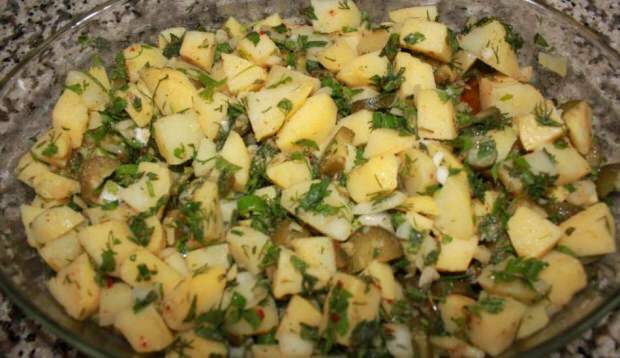 Πώς να φτιάξετε νόστιμη σαλάτα πατάτας;